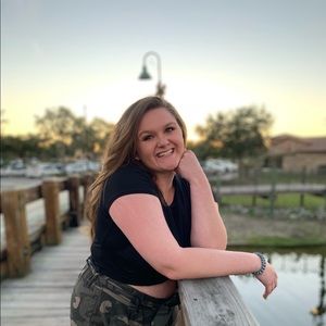 Meet your Posher, Alexis